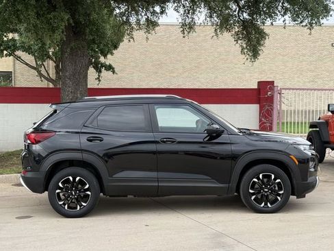 Used 2023 Chevrolet TrailBlazer LT w/ Convenience Package AWD/4WD image 3