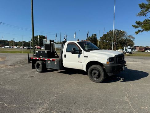 Used 2004 Ford F550 2WD Regular Cab Super Duty image 1