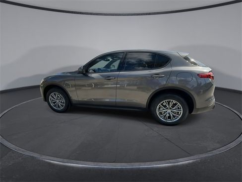 Used 2023 Alfa Romeo Stelvio Sprint image 5
