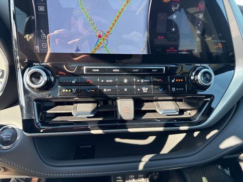 Used 2022 Toyota Highlander Platinum image 24