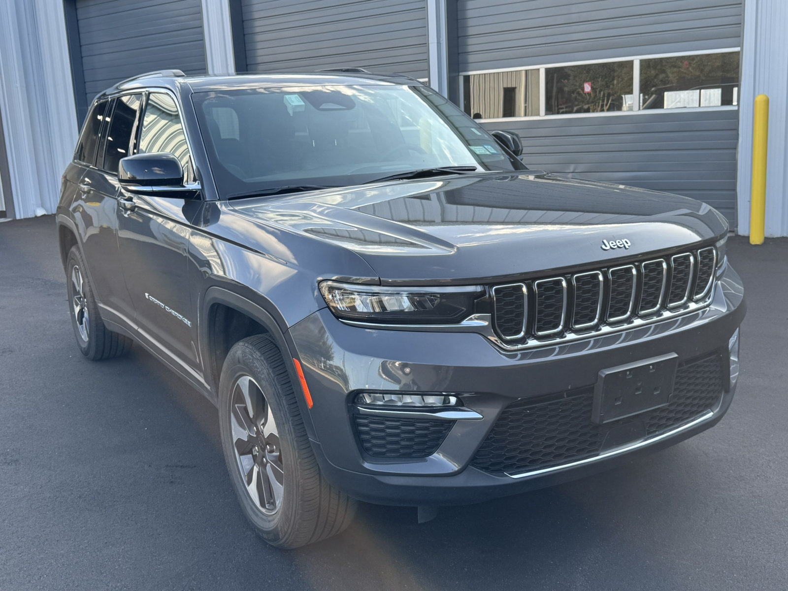 Used 2024 Jeep Grand Cherokee Limited 4xe AWD/4WD image 3