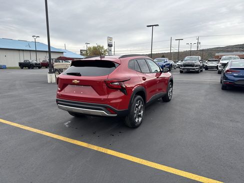 New 2026 Chevrolet Trax LT w/ Sunroof Package image 6