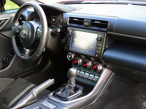 Used 2024 Toyota GR86 Premium RWD image 38