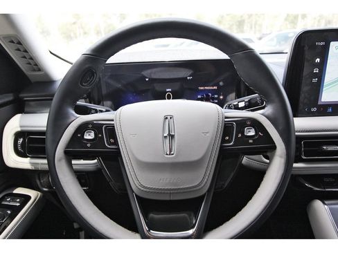 Used 2025 Lincoln Aviator 2WD image 15
