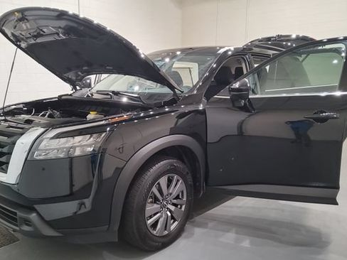 Used 2025 Nissan Pathfinder SV FWD image 11