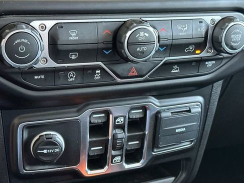 Used 2023 Jeep Gladiator Mojave AWD/4WD image 20