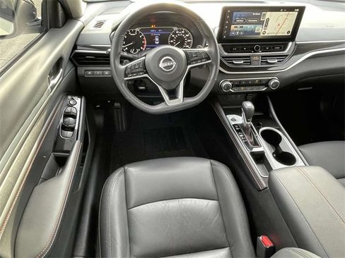 Used 2023 Nissan Altima 2.5 SR w/ SR Premium Package image 13