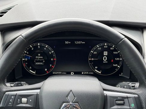 Used 2023 Mitsubishi Outlander SEL FWD image 31
