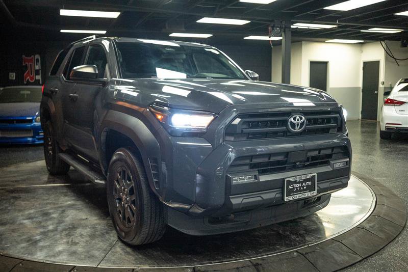 Used 2025 Toyota 4Runner SR5 AWD/4WD image 5