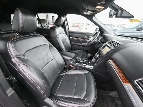 Used 2019 Ford Explorer Limited w/ Ford Safe & Smart Package image 27