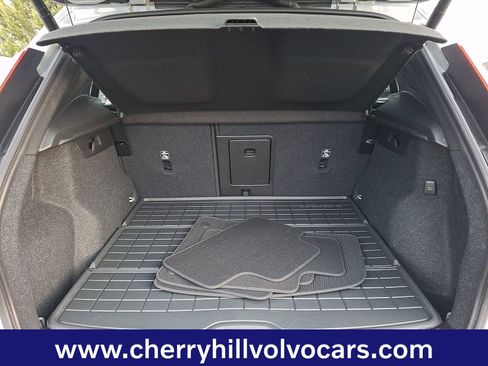 Certified 2025 Volvo XC40 B5 Ultra w/ Protection Package Premier image 31