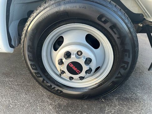 Used 2017 GMC Savana 3500 image 20