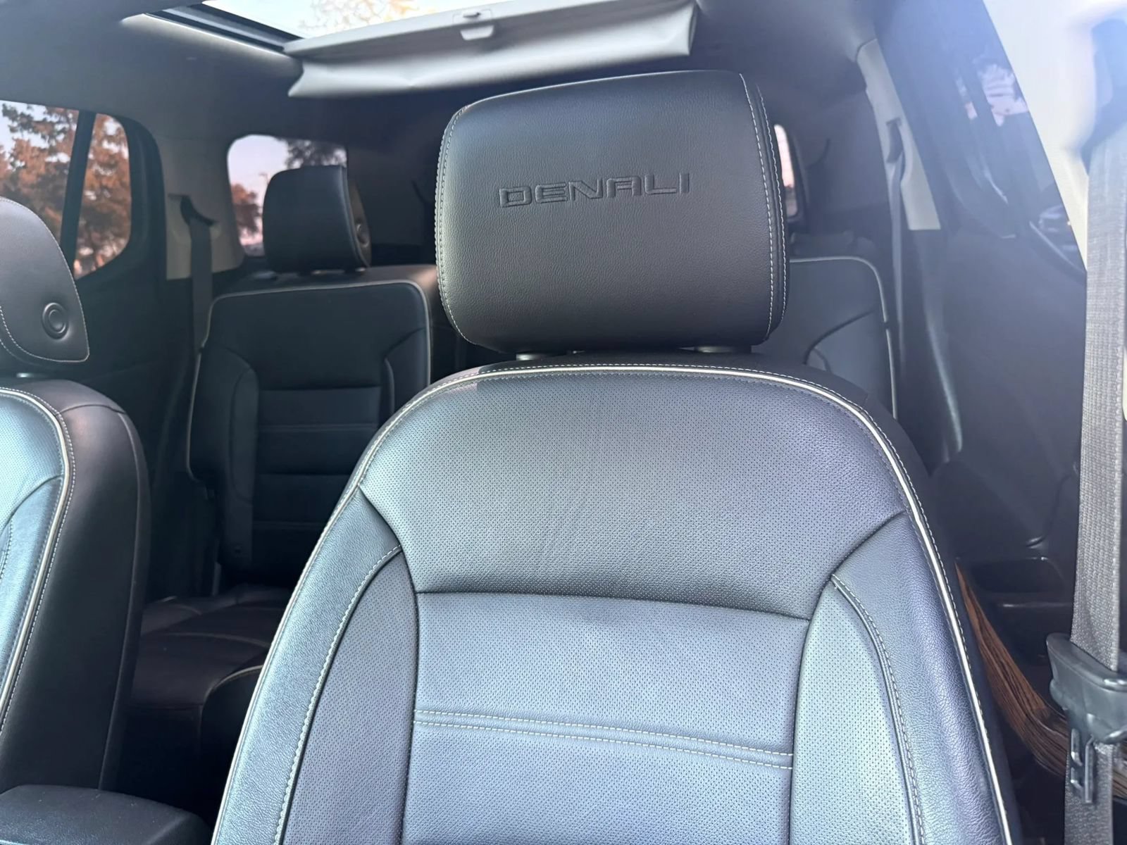 Used 2019 GMC Acadia Denali w/ Technology Package FWD image 23