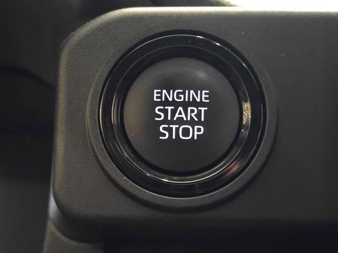 Certified 2025 Toyota Tacoma SR5 w/ SR5 Upgrade Package AWD/4WD image 19
