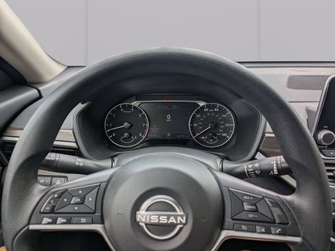 Used 2024 Nissan Altima 2.5 SV FWD image 27
