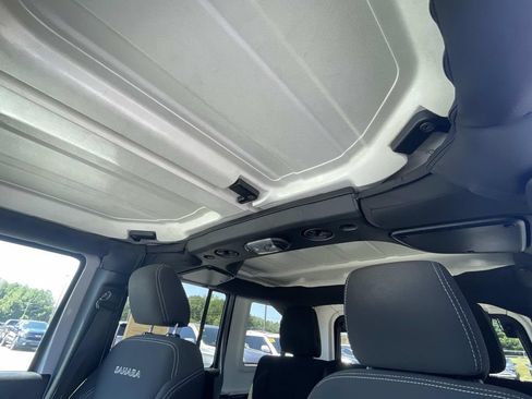 Used 2018 Jeep Wrangler Unlimited Sahara AWD/4WD image 16