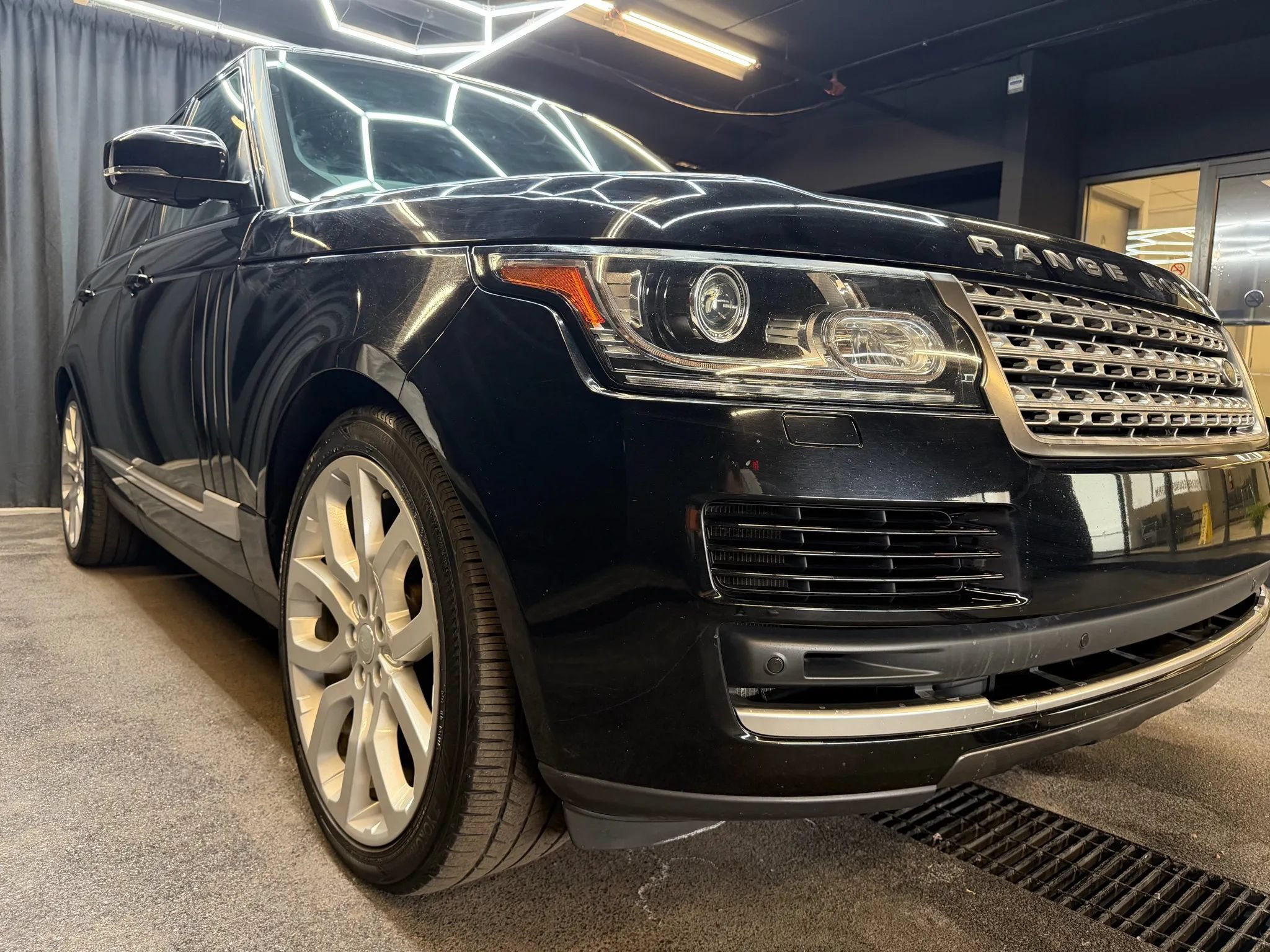 Used 2017 Land Rover Range Rover HSE AWD/4WD image 12