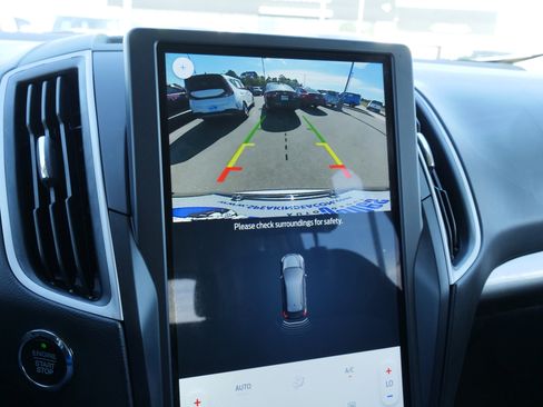 Used 2023 Ford Edge SE w/ Black Appearance Package image 29