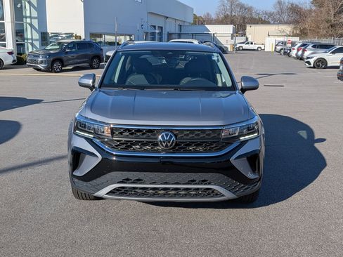 Used 2023 Volkswagen Taos SE w/ Black Wheel Package image 8