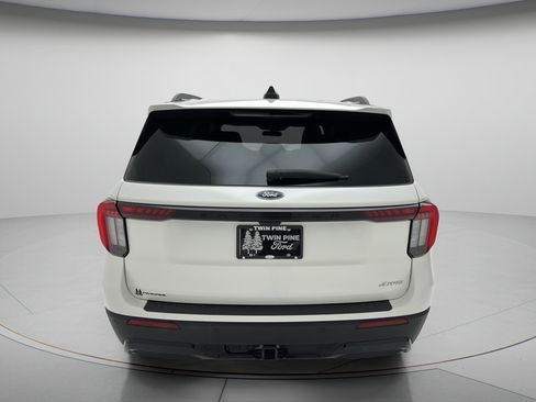 Used 2025 Ford Explorer ST-Line w/ ST-Line Street Pack AWD/4WD image 7