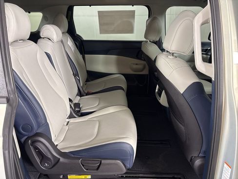 New 2026 Kia Carnival EX image 18