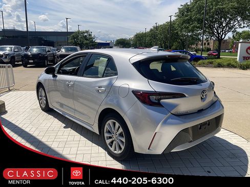 Used 2023 Toyota Corolla SE FWD image 2
