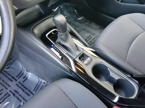 Used 2022 Toyota Corolla LE image 18