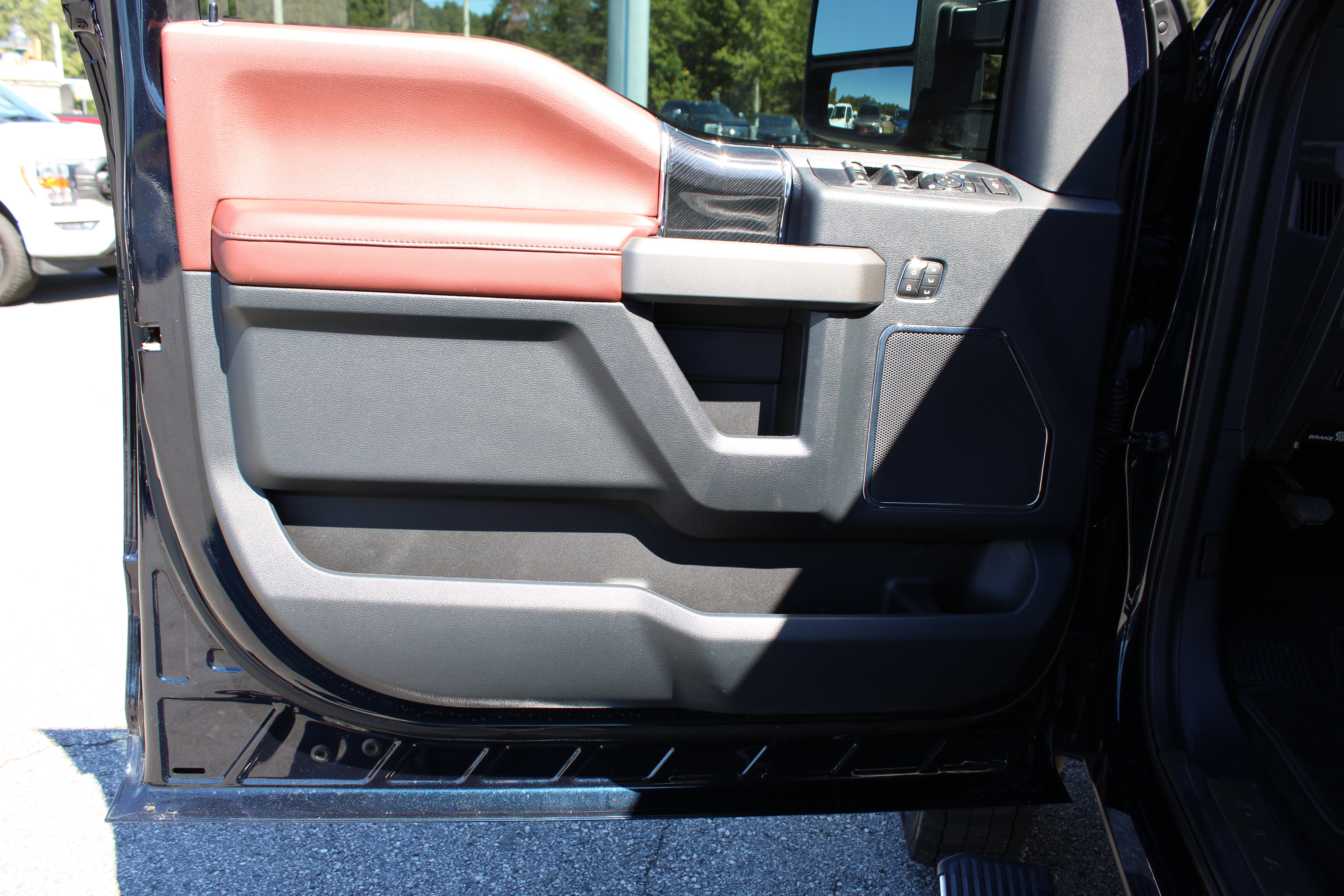Used 2022 Ford F450 Platinum w/ FX4 Off-Road Package AWD/4WD image 24