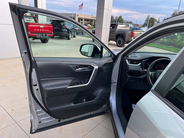 Used 2021 Toyota RAV4 XLE Premium AWD/4WD image 26
