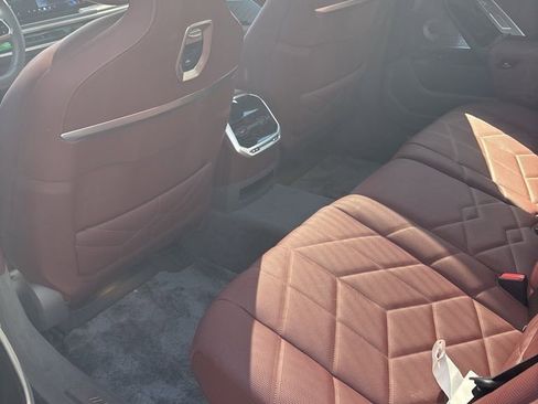 Used 2023 BMW i7 xDrive60 image 4