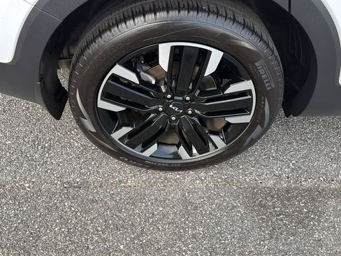 Used 2024 Kia Telluride SX w/ Towing Package FWD image 42