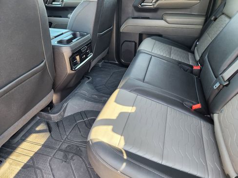 Used 2024 Chevrolet Silverado 1500 ZR2 w/ Technology Package image 33