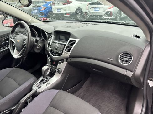 Used 2014 Chevrolet Cruze LT image 23
