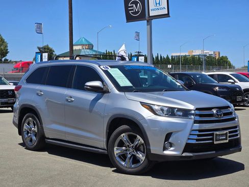 Used 2018 Toyota Highlander Limited Platinum AWD/4WD image 9