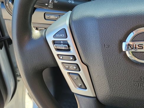 Used 2022 Nissan Titan S image 29