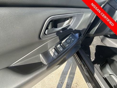 Used 2025 Nissan Rogue S AWD/4WD image 13