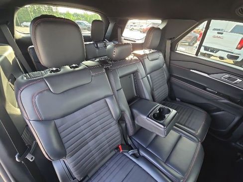Used 2025 Ford Explorer ST-Line w/ ST-Line Street Pack AWD/4WD image 19