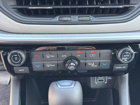 New 2026 Jeep Compass Limited w/ Sun, Sound & Navigation Group AWD/4WD image 23