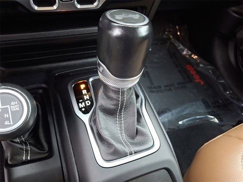 Used 2021 Jeep Wrangler Unlimited Sahara w/ Cold Weather Group image 14