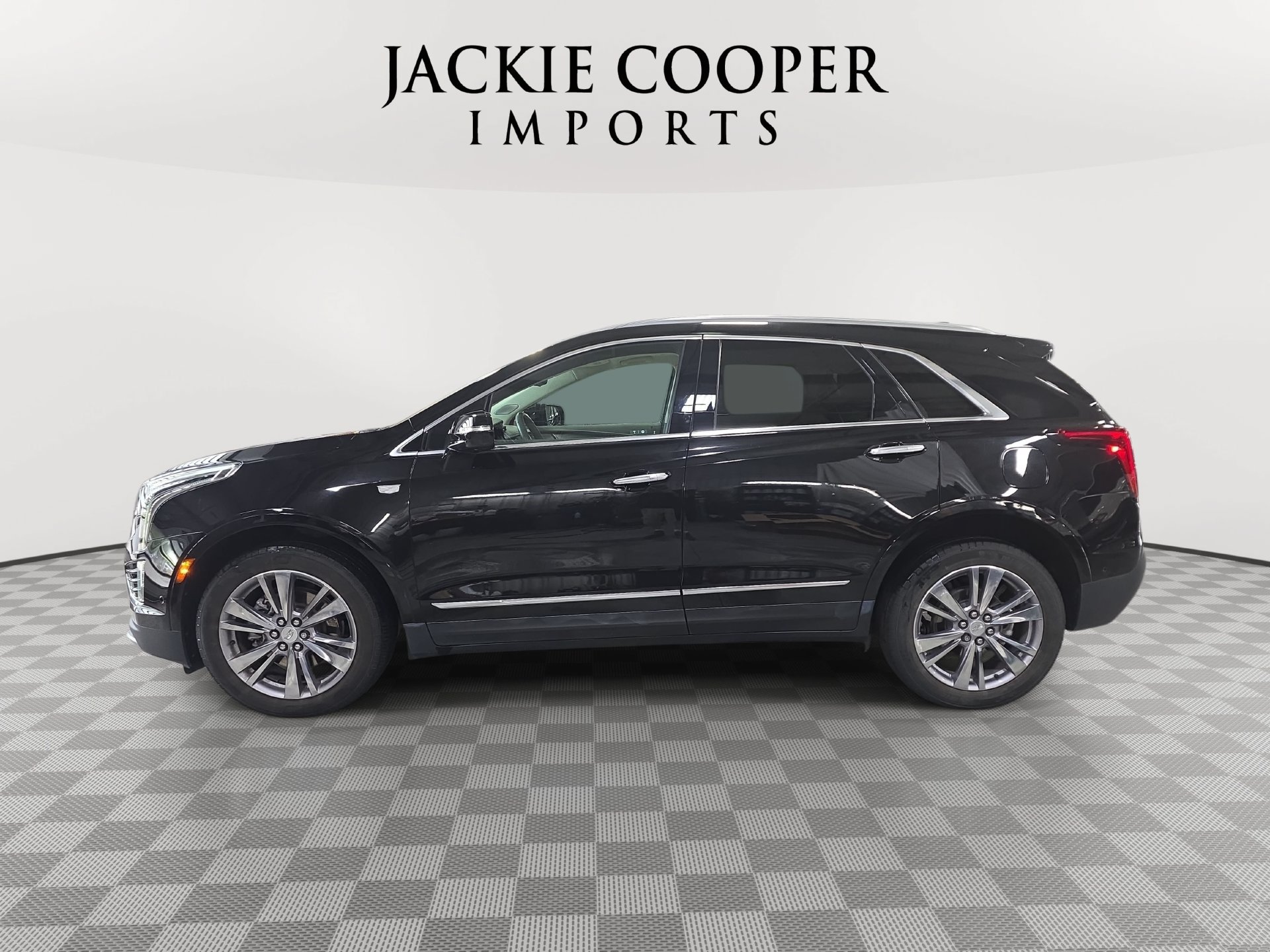 Used 2023 Cadillac XT5 Premium Luxury w/ Technology Package AWD/4WD image 8