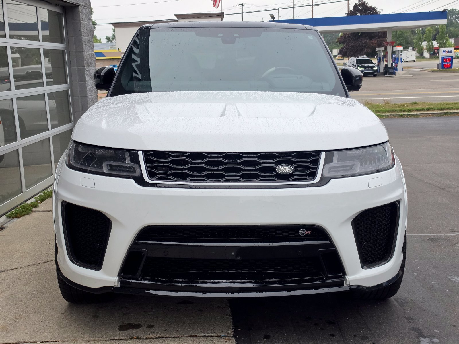 Used 2020 Land Rover Range Rover Sport SVR AWD/4WD image 2