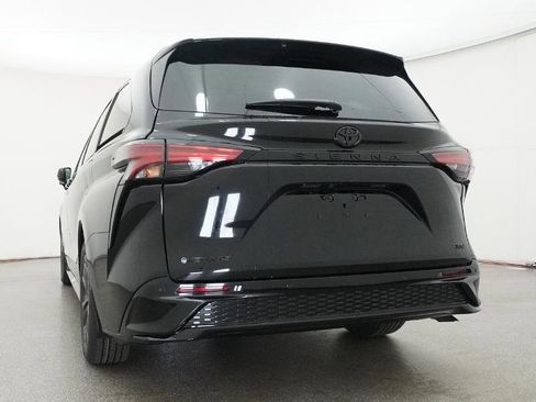 New 2026 Toyota Sienna XSE image 18