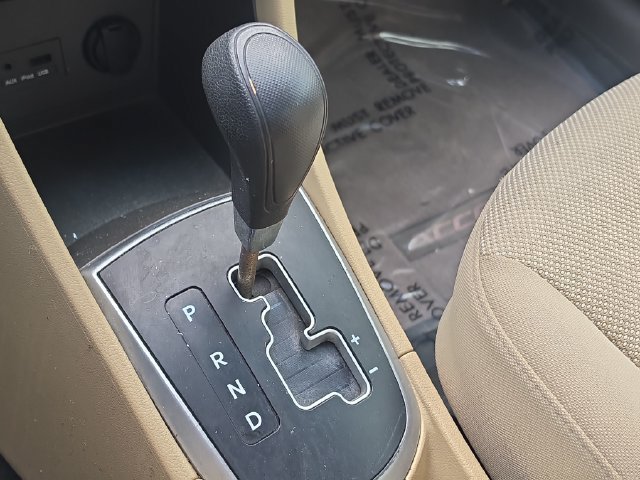 Used 2012 Hyundai Accent GLS FWD image 23