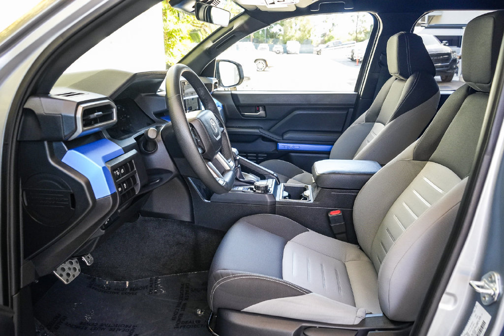 Used 2025 Toyota Tacoma TRD Sport AWD/4WD image 17