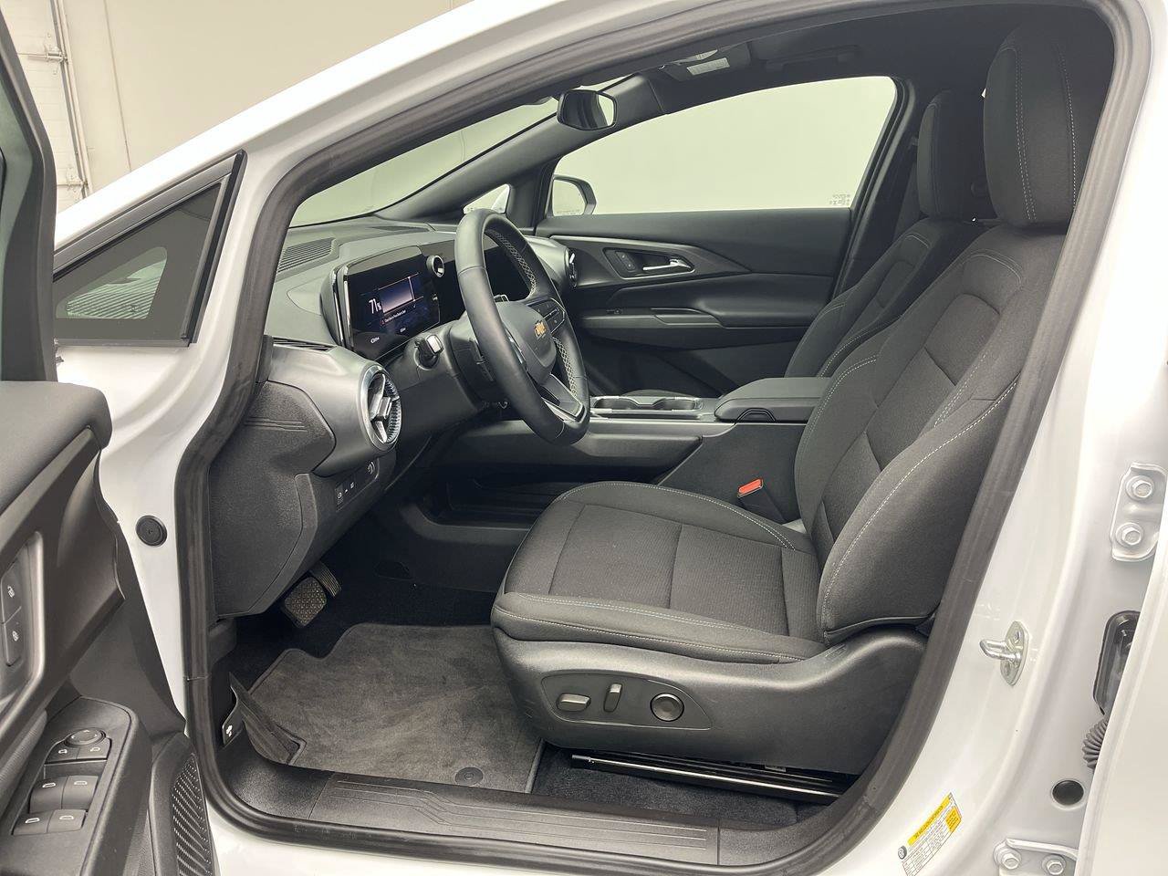 Certified 2025 Chevrolet Equinox EV LT w/ Comfort Package AWD/4WD image 3