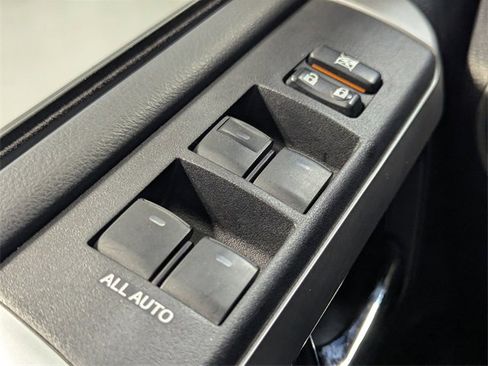 Used 2018 Toyota 4Runner SR5 Premium image 18