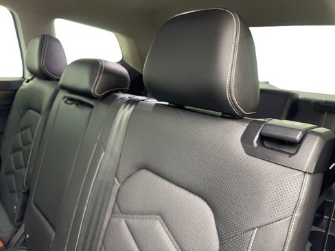 Used 2025 Volkswagen Atlas SE image 34