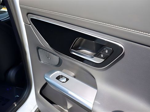 Certified 2025 Mercedes-Benz GLC 43 AMG 4MATIC image 28