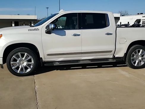 Used 2025 Chevrolet Silverado 1500 High Country w/ High Country Premium Package AWD/4WD image 5