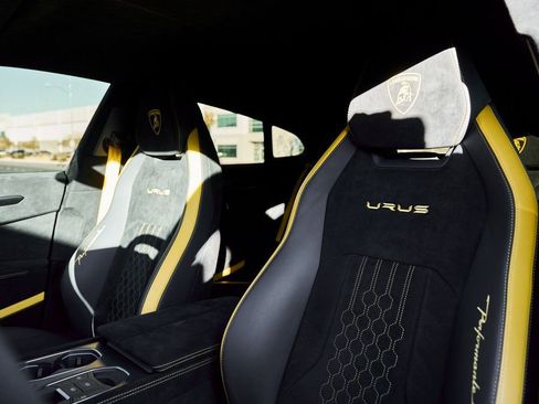 Used 2024 Lamborghini Urus Performante image 51